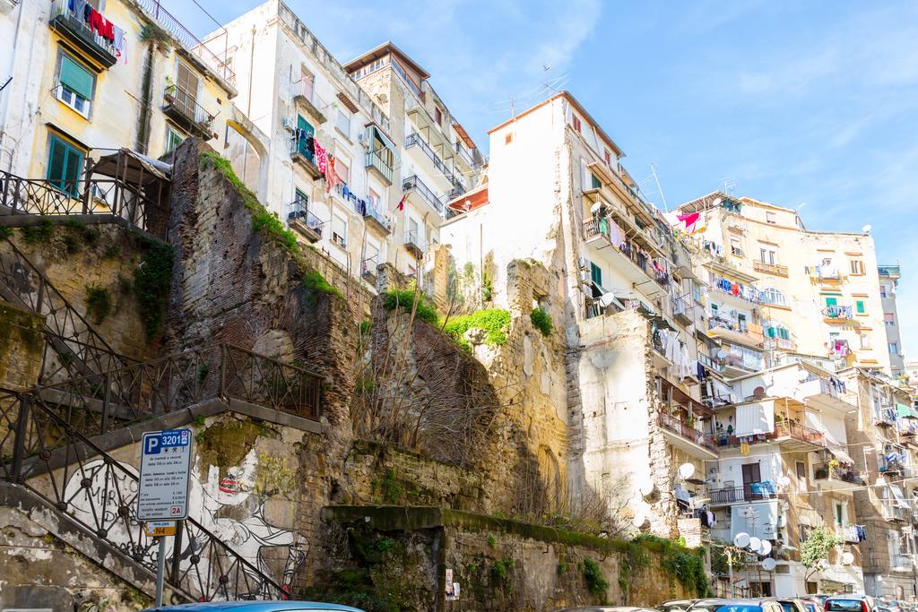 Vecchia Napoli - Santa Lucia Apartment Luaran gambar