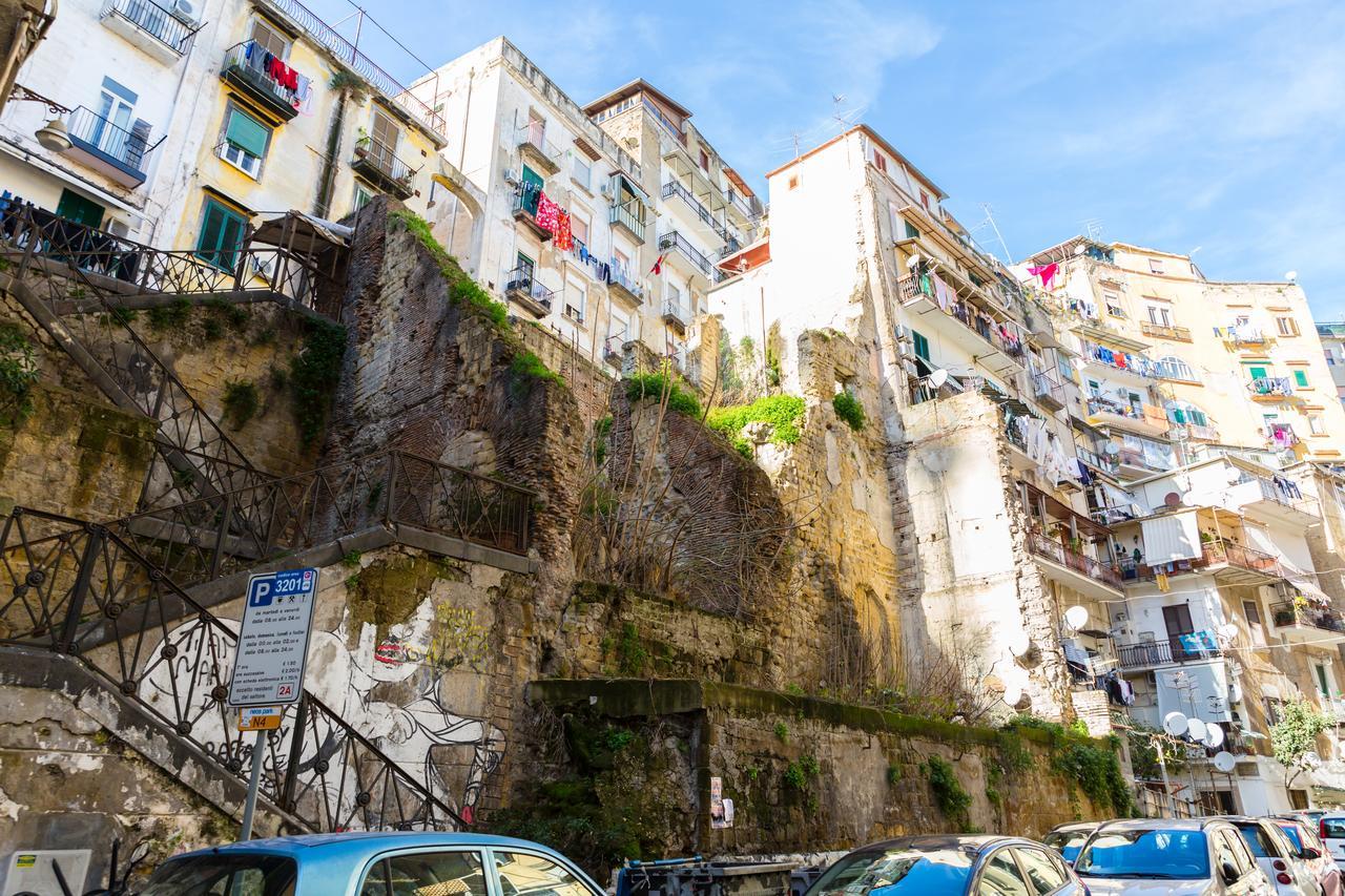 Vecchia Napoli - Santa Lucia Apartment Luaran gambar