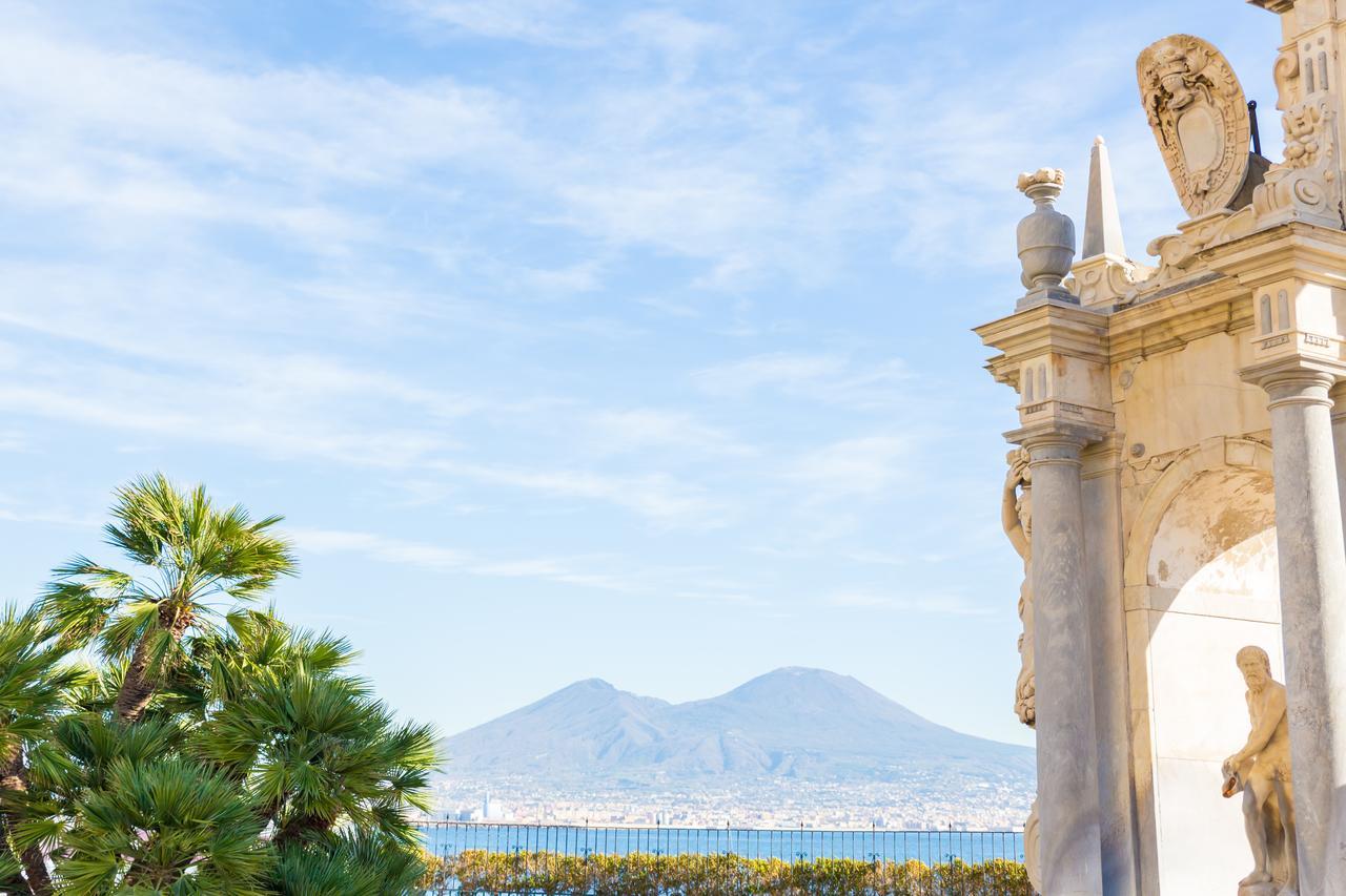 Vecchia Napoli - Santa Lucia Apartment Luaran gambar